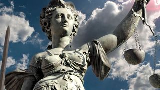 Die Digitalisierung wird zur Herausforderung für Justitia (© Frank Wagner – stock.adobe.com)