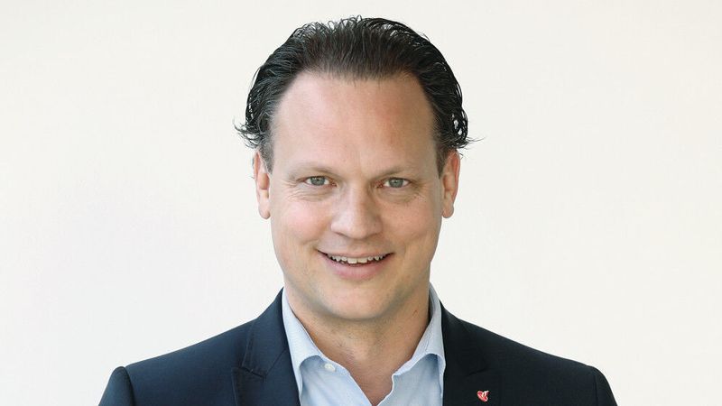 Jascha Bräuer will Händlern mit Autobörse.de mehr ermöglichen als den Fahrzeugvertrieb. Der Blick geht auch in Richtung Aftersales.(Bild:  Santander Consumer Bank)