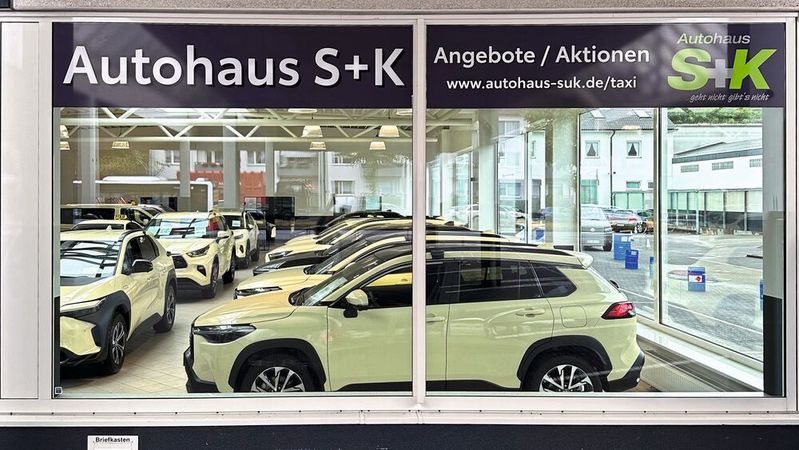 Das Taxiwerk in Hamburg-Billstedt ist groß genug für eine attraktive Fahrzeugpräsentation.(Bild:  S+K)