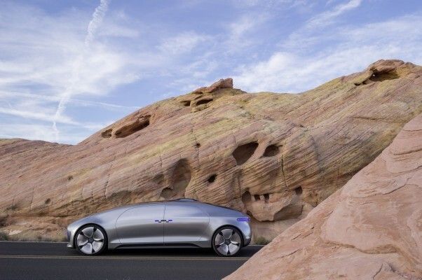 Mercedes-Benz F 015 - Luxury in Motion (Mercedes-Benz)