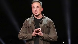 Weil Musk sowohl die Selbstinszenierung als volksnaher Boss, als als die Kommunikation mit den Medien perfekt beherrscht, stellt sich zumeist die beabsichtigte Wirkung der Ablenkungsmanövers ein. (Ampnet)