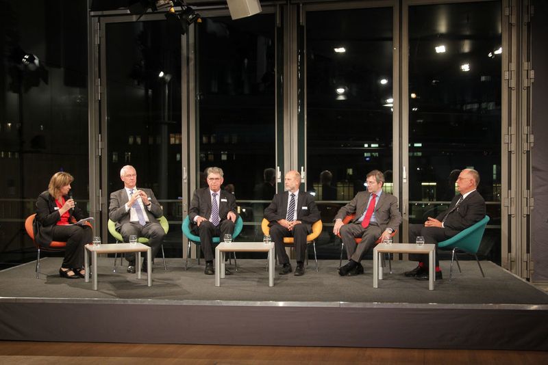 Über 100 Gäste konnten in Berlin eine sehr lebhafte Podiumsdiskussion verfolgen.  (Bild: Grundfos)