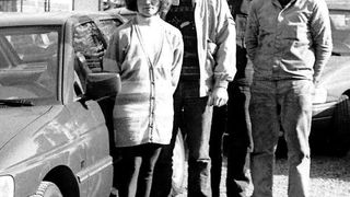 Das Autohaus Angermann verkaufte die Fords anfangs in einem Bauernhof. (Foto: Angermann)