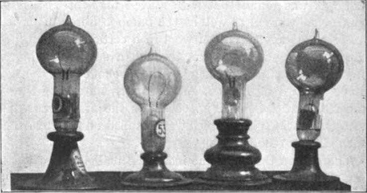 Im Bild: Frühe Glühlampen von Edison.