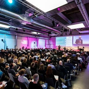 Neben den regelmäßigen ExpertTalks zu den Themenschwerpunkten veranstaltet Next Industry zusammen mit weiteren Medienmarken der Vogel Communications Group jährlich „The Future Code“.(Bild:  Stefan Bausewein)