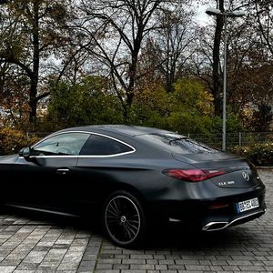 Vor allem das wuchtige Heck sorgt für eine starke Präsenz des CLE.(Bild:  Simon – VCG)