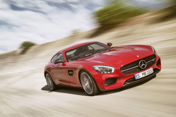 Dies sorgt für eine nahezu optimale Gewichtsverteilung mit etwas mehr Gewicht an der Antriebsachse (53 Prozent) und etwas weniger auf der Vorderachse (47 Prozent). (Foto: Daimler)