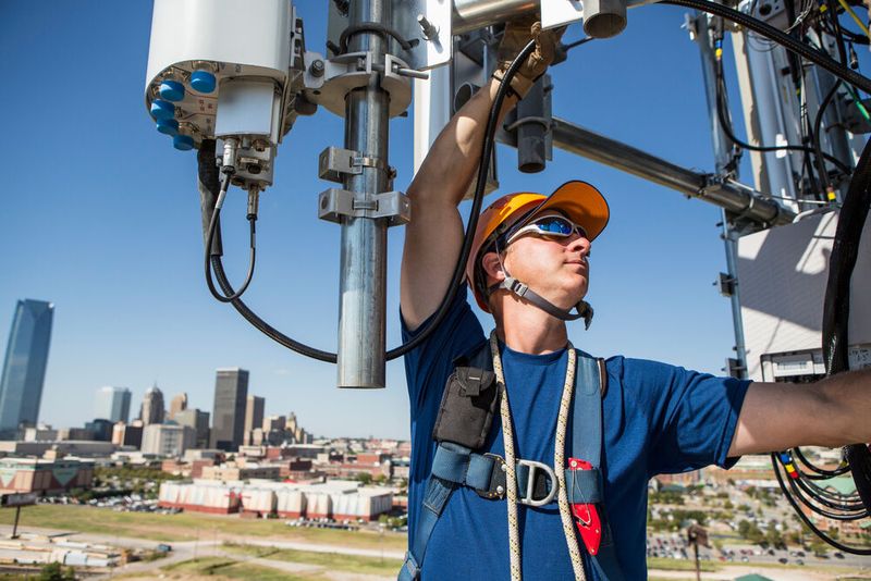 KRITIS-Betreiber sollten in ihren Institutionen auf ein ganzheitliches Sicherheitskonzept setzen, dass sowohl IT-Sicherheit und Datenschutz als auch die physische Sicherheit berücksichtigt.  (Bild: ASSA ABLOY Sicherheitstechnik GmbH)