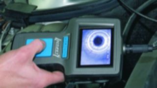 Die Ergebnisse der Endoskopie lassen sich life am 3,5“-TFT-Monitor mitverfolgen.  (Foto: Stahlgruber)