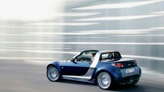 Nur von 2003 bis 2005 gebaut, ist der Smart Roadster heute ein rarer Zeitgenosse. (Bild: Daimler)