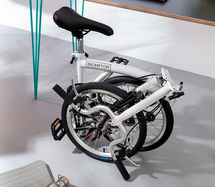  Falträder sind heute hoch spezialisiert. Rahmen aus Titan, Sattelstützen aus Carbon und Smart Gadgets machen der ein oder anderen Falter zum High-Tech-Fahrrad. (Bild: Brompton)
