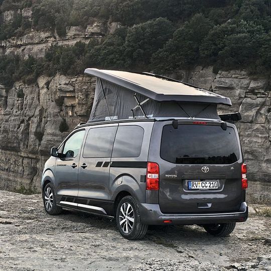 Vom Wohnmobil-Hersteller Hymer gibt es unter der Marke Crosscamp nun auch Vans als Reisemobile.(Bild:  Hymer)