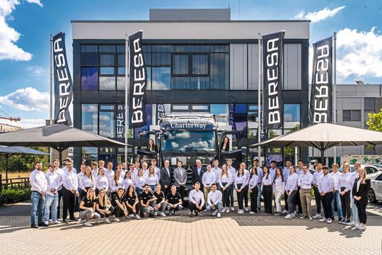 Viele junge Menschen haben 2022 eine Ausbildung im Kfz-Gewerbe begonnen. Das Foto zeigt die neuen Auszubildenden aus neun verschiedenen Berufen bei Beresa. Viele junge Menschen haben 2022 eine Ausbildung im Kfz-Gewerbe begonnen. Das Foto zeigt die neuen Auszubildenden aus neun verschiedenen Berufen bei Beresa.