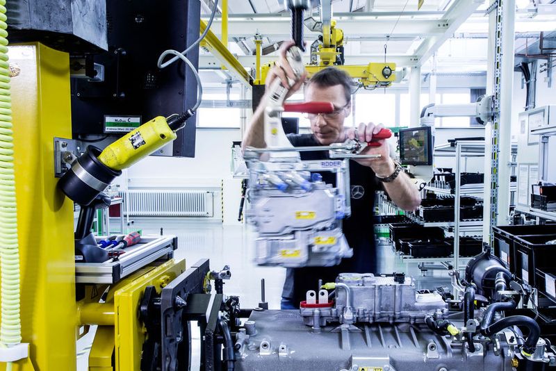 Der F-Cell-Stack aus circa 400 Brennstoffzellen wird in Nabern bei Stuttgart entwickelt. (Daimler)