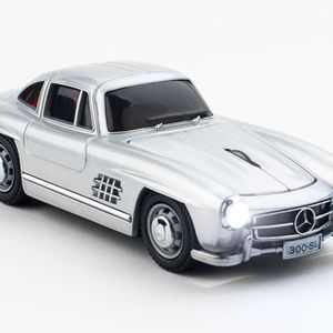 Auch als Maus macht der Flügeltür-Klassiker Mercedes SL 300 eine gute Figur.
