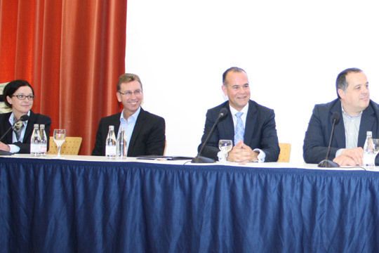 Sabine Schaaf und Michael Kuse (v.li.) von der Volvo Autobank Deutschland verabschiedeten sich von der Händlerschaft. Thomas Mengelkoch, Geschäftsleitung Finanzen Volvo Car Deutschland, und Bernhard Bauer, Geschäftsführer Volvo Car Deutschland (re.), standen den Händlern Rede und Antwort. (Vera Scheid)