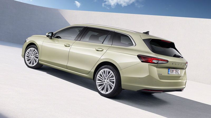 Der geräumige Kombi ist traditionell bei Dienstwagenfahrern beliebt. (Bild: Skoda)