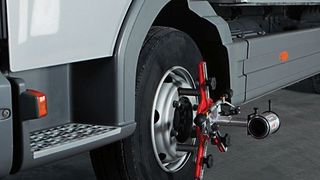 Das bereits für alle Nutzfahrzeug-Servicebetriebe von Mercedes-Benz offiziell freigegebene  Axis 4000 darf jetzt auch bei Daimler Trucks North America eingesetzt werden. (Haweka)