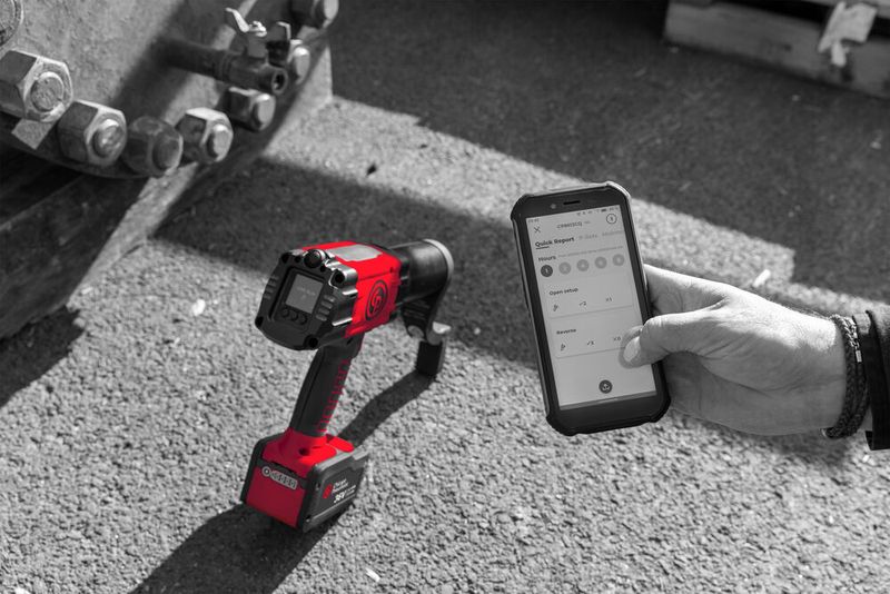 Die neuen Akku-Hochmomenter von Chicago Pneumatic können nicht nur zum Teil per Smartphone überwacht werden. In der High-End-Ausstattung sind sie darüber auch programmierbar.  (Bild: Chicago Pneumatic)