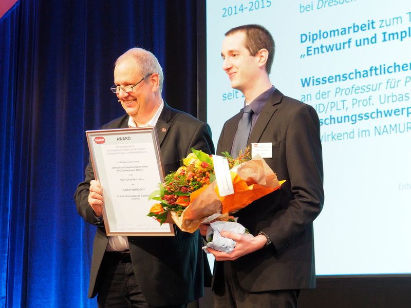 Namur-Awards: Chris Paul Iatrou, TU Dresden, stellte einen Entwurf und Implementation eines OPC-UA Hardware Stacks vor. Damit wird die Möglichkeit geboten, intelligente Feldgeräte oder sehr kleine Sensoren einfach anzubinden.  (Mühlenkamp / PROCESS)