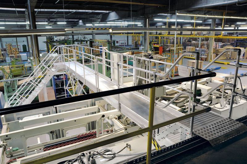 Laufsteganlagen der Günzburger Steigtechnik halten die Wege kurz und erhöhen die Arbeitssicherheit. (Günzburger Steigtechnik)