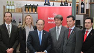 Luis Charlo de Paul, Mapfre-Vertriebsdirektor Nordeuropa (3. von links) und sein Team wollen mit neuen Produkten den deutschen Markt beleben. (Archiv: Vogel Business Media)