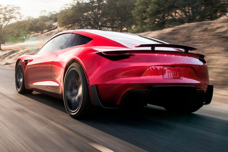 Die Höchstgeschwindigkeit gibt Tesla mit mehr als 250 Meilen pro Stunde an (402 km/h). (Tesla)