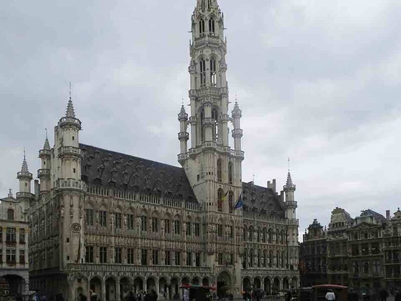 Die Stadt Brüssel ist eine der 19 Gemeinden der Region Brüssel-Hauptstadt und die offizielle Hauptstadt des Königreichs Belgien mit ca. 178.000 Einwohnern im amtlichen Stadtgebiet. Das städtische Siedlungsgebiet erstreckt sich jedoch über die Stadt Brüssel hinaus auf die Region Brüssel-Hauptstadt mit ca. 1,1 Mio. Einwohnern. Brüssel ist unter anderem Sitz der Europäischen Union. (Foto: Markus Städler)