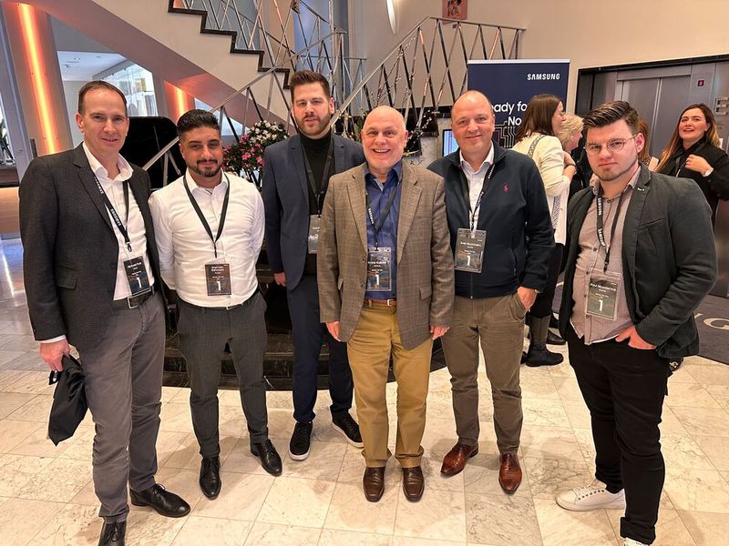 (v. l.) Michael Puls (Littlebit), Sherwin Rahmani und Marvin Jost (Maxcom), Frank Kalisch (Samsung), Sven Buchheim und Paul Nicodemus (bluechip). (Bild: Vogel IT-Medien GmbH)