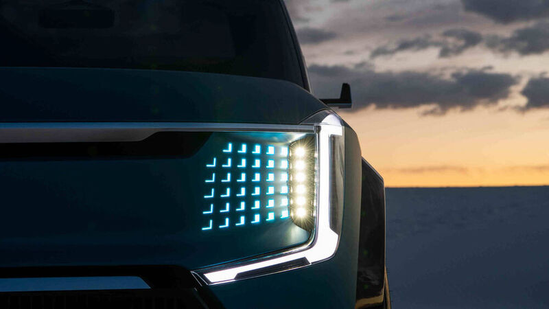 Das Konzeptauto zeichnet sich durch ein verspielt anmutendes Scheinwerfergesicht mit zahllosen LED-Lämpchen aus. (Kia)