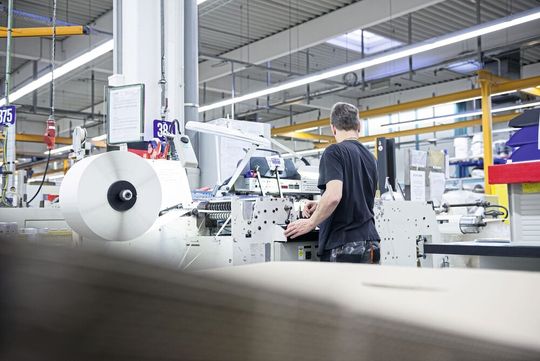 In global agierenden Unternehmen sprudeln Daten an jeder Produktionsanlage und entlang der Lieferketten in Echtzeit.(Bild:  Tesa)