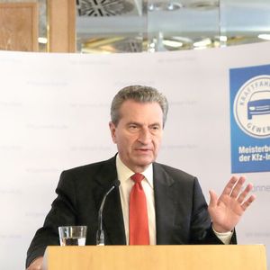 Fand deutliche Worte zur Digitalkompetenz des Kfz-Gewerbes: EU-Kommissar Günter Oettinger.(Bild:  Zietz / »kfz-betrieb)