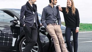 Die Sono-Gründer Jona Christians, Laurin Hahn und Navina Pernsteiner (von links nach rechts) sind alle deutlich unter 30 Jahre alt. (Sono Motors)