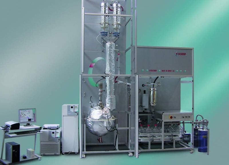 Destillationsanlage mit vollautomatischer Computersteuerung zur Siedeanalyse von Rohölprodukten nach ASTM D-2892  (Bild: i-Fischer)