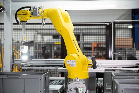 Prozesssicheres und schonendes Produkthandling unter Einsatz intelligenter Softwaretechnologien steht im Mittelpunkt der Piece-Picking-Lösungen. Prozesssicheres und schonendes Produkthandling unter Einsatz intelligenter Softwaretechnologien steht im Mittelpunkt der Piece-Picking-Lösungen.