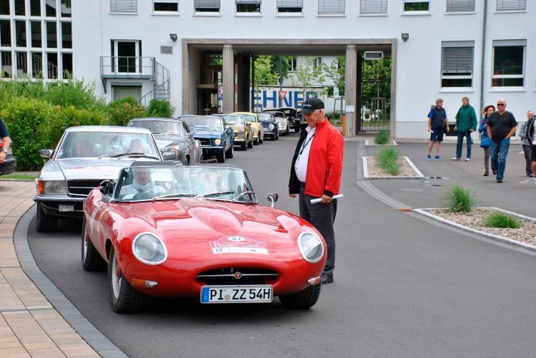 Zwei Mal Tradition: Einerseits der Vogel-Verlag (125 Jahre), andererseits die rollenden Zeitzeugen diverser Epochen.  (Dominsky)