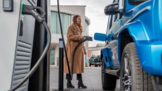 Vorfahren, Laden und weiter: Mercedes will den Ladevorgang ganz einfach machen. (Bild: Mercedes-Benz)