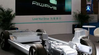 Aiways stellt in China eine batterie-elektrische Plattform mit Methanol-Brennstoffzelle vor. (Aiways)