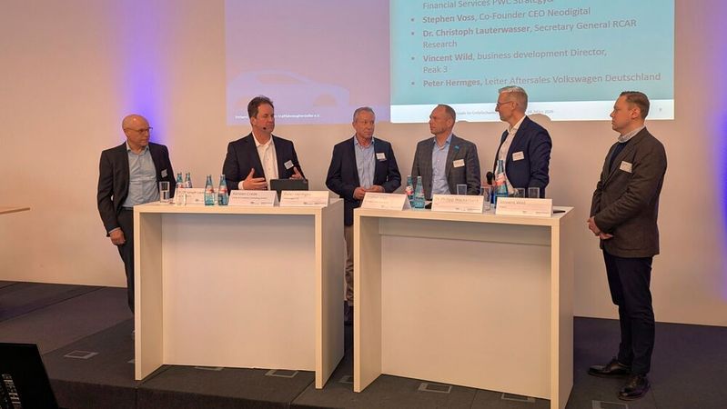 Am 24. März trafen sich Experten aus Autoindustrie und Versicherungswirtschaft in Frankfurt, um über Auswege aus der Reparaturkostenspirale zu sprechen.(Bild:  Rosenow – VCG)