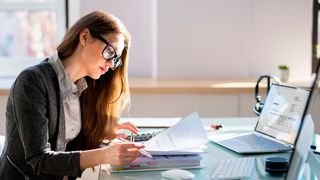 Kostenoptimierung ist für viele Unternehmen der Hauptgrund, eine hybride (Multi-)Cloud aufzubauen. (Bild: Andrey Popov - stock.adobe.com)