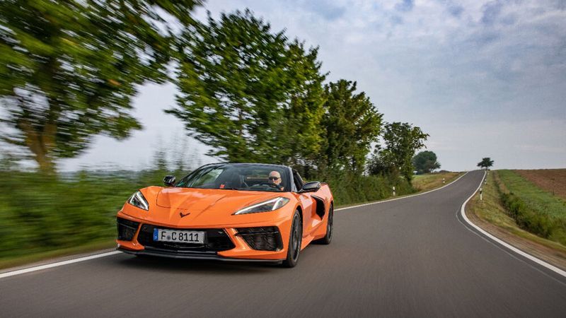 Die Corvette fährt nun erstmals mit Mittelmotor auf Europas Straßen. (Bild: Chevrolet)
