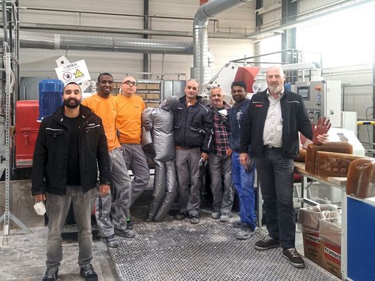 Die Bosig-Gruppe lies Maschinenbediener und Produktionsmeister an den eingesetzten Gebrauchtmaschinen von Deguma schulen.  (Bild:  Deguma)