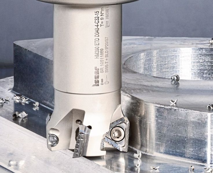 Erweiterungen des bewährten Eckfräsers aus der Heli-3-Mill-Linie: Die Version der HM390-Wendeschneidplatte zur Alubearbeitung besitzt eine scharfe, segmentierte, geschliffene und polierte Schneidkante mit speziellem Spanformer. (Bild: Iscar)