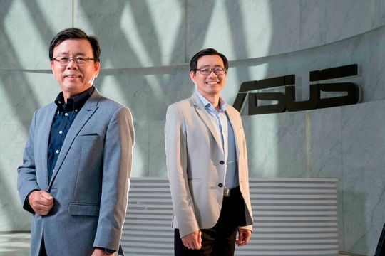 S.Y. Hsu und Samson Hu teilen sich den Posten des CEO von Asus.(Bild:  Asus)