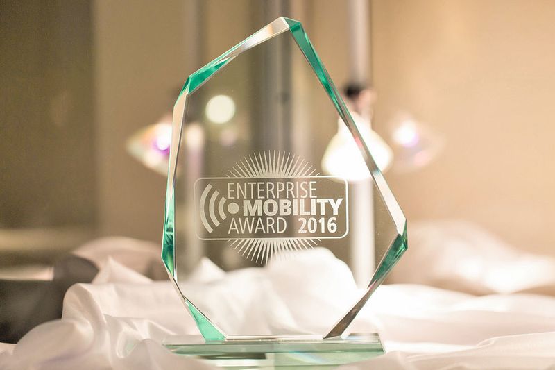 Neben den Keynotes, Diskussionsforen, Best Practices und Peer References war die Verleihung des „Enterprise Mobility Awards“ krönendes Highlight des Gipfeltreffens. (www.offenblen.de)