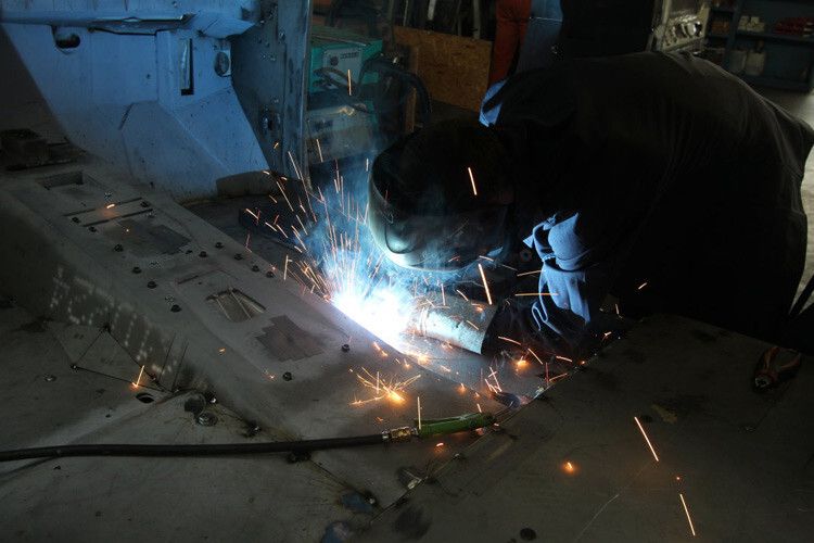 Beim Umbau kommt es auf perfekte Verarbeitung an. (Foto: Alpha Armouring)