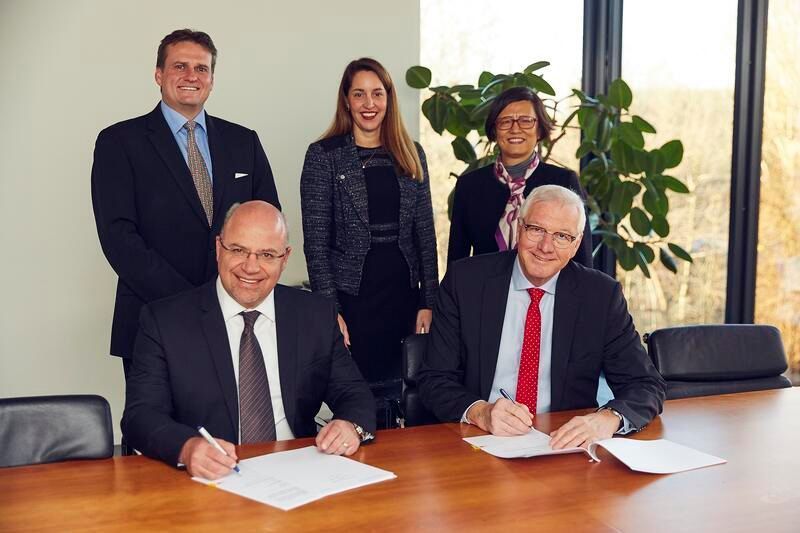Acting Executive Vice President of Sasol, Marius Brand, (left) and CEO and President of Topsoe, Bjerne S. Clausen, signed the partner agreement. (Haldor Topsoe)