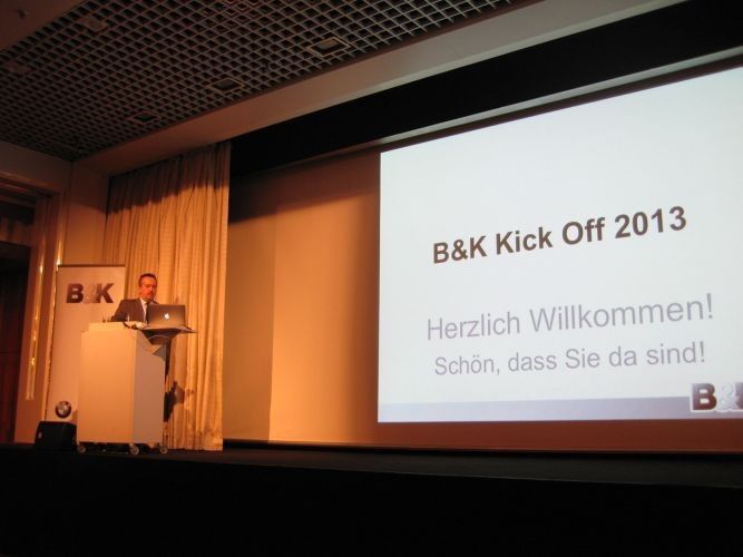 B&K-Geschäftsführer Werner Söcker blickte auf das abgelaufene Geschäftsjahr und lobte die Mitarbeiter für ihre Arbeit. (Foto: Wellergruppe)