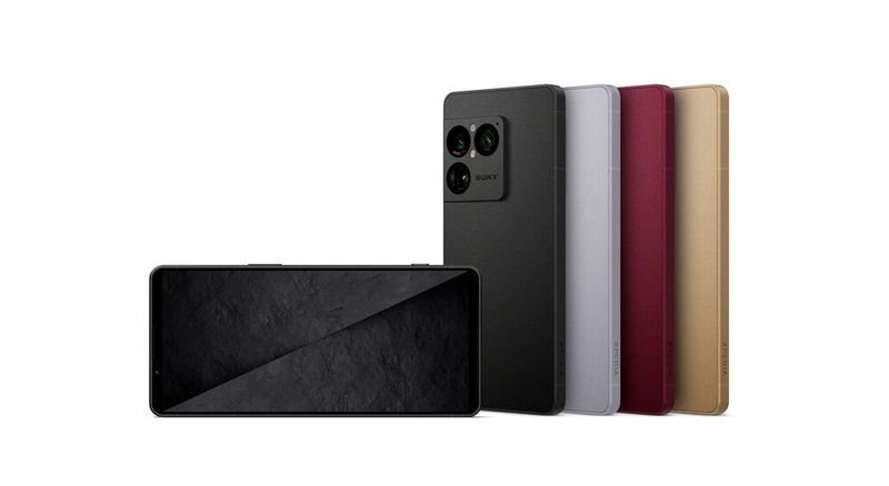 Das Design des Xperia 1 VIII soll von Roh-Edelsteinen inspiriert sein. Erhältlich ist das Sony-Smartphone in den Farbvarianten Graphite Black, Iolite Silver, Garnet Red und Native Gold. (Bild: Sony)