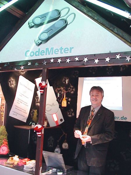2003: Weihnachten mit CodeMeter. Zu Jahresende erschien das heutige Flaggschiffprodukt des Unternehmens, das bis heute Führer auf dem Weltmarkt ist. (Bild: WIBU-SYSTEMS AG)